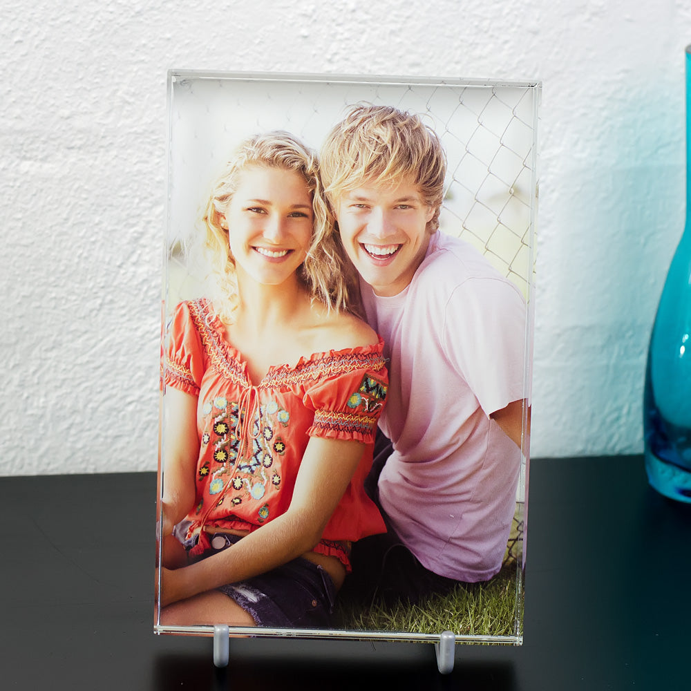 Printglas med farvetryk af smilende par